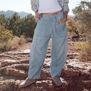 WE THE FREE Silverton Pull-On Barrel Jeans Size Medium Free People NEW W/ TAGS